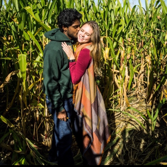 Orange and gray shawl - Picture 4 of 4